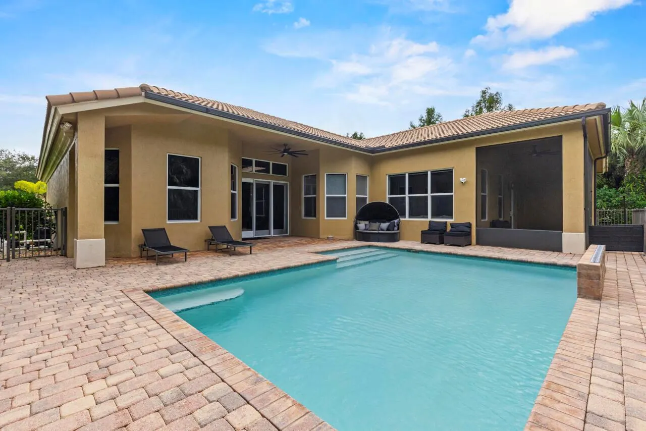 8300 SW Cattleya Drive