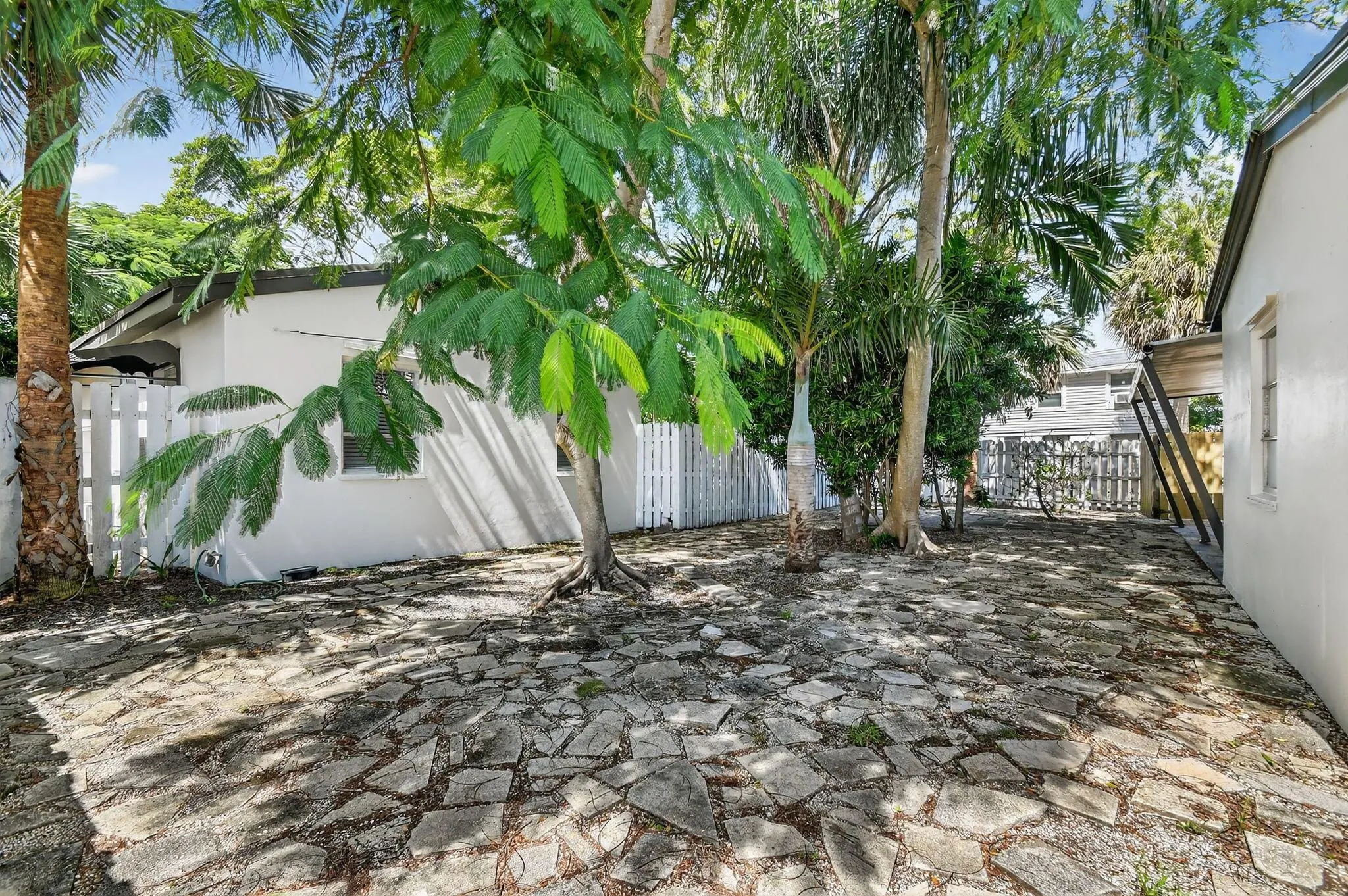 5009 Spruce Avenue