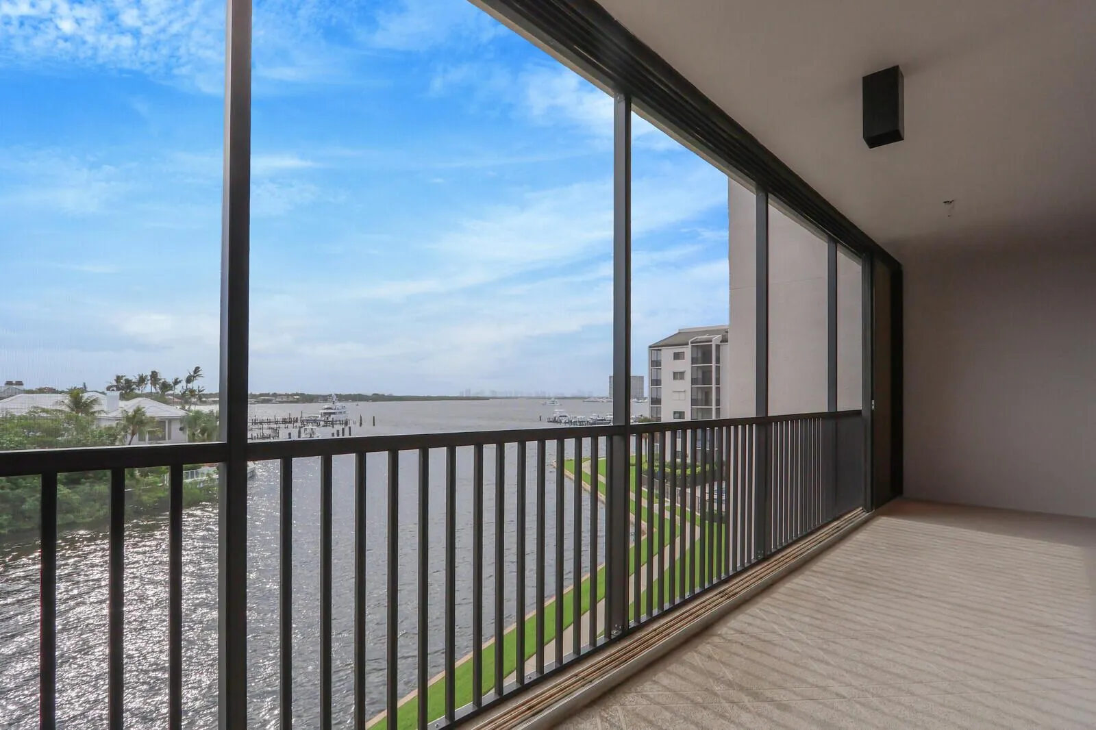 11370 Twelve Oaks Way, #412