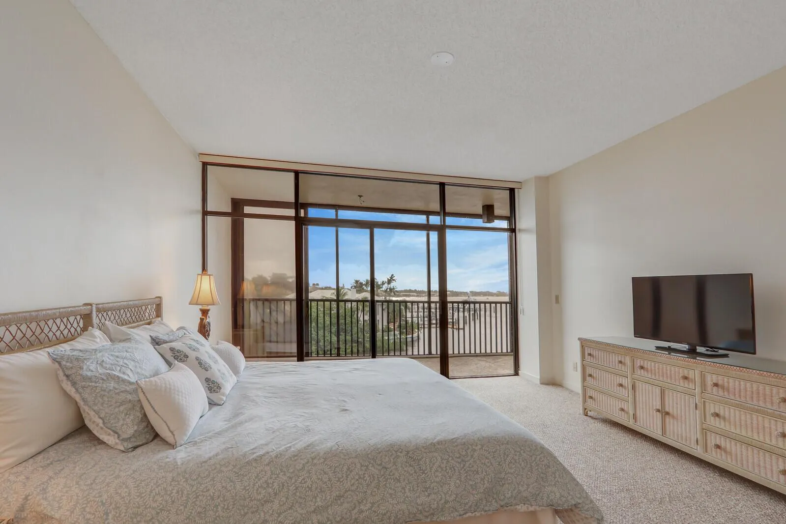 11370 Twelve Oaks Way, #412