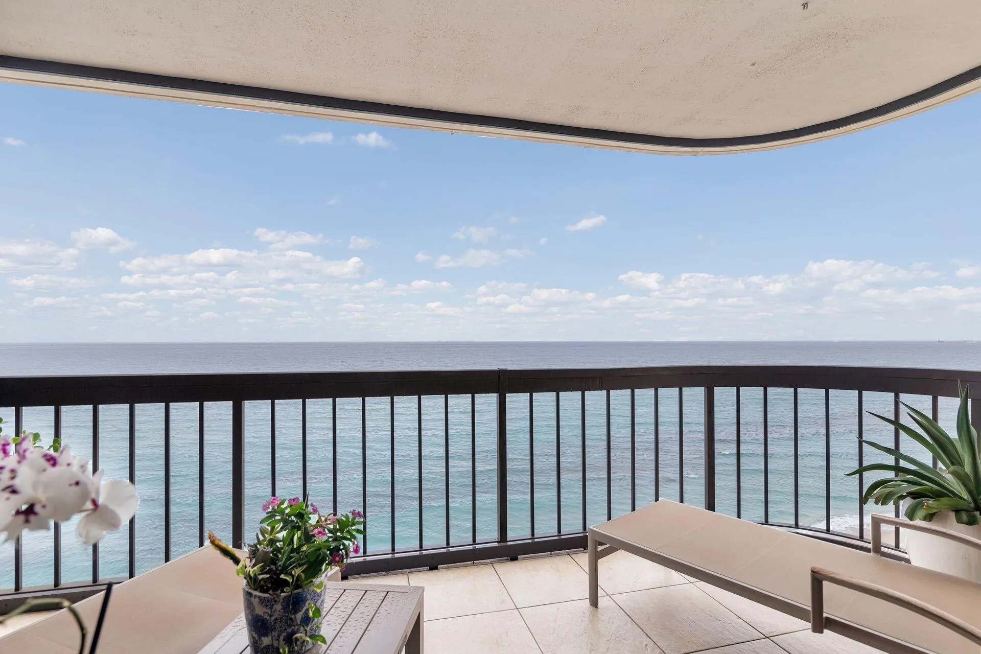 5380 N Ocean Drive, #9d