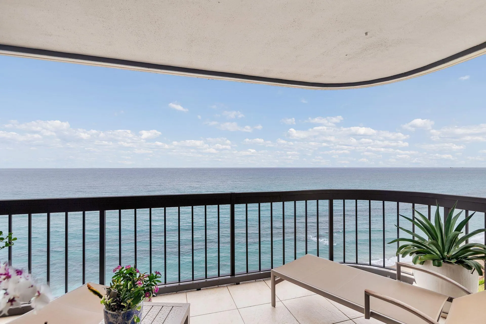 5380 N Ocean Drive, #9d