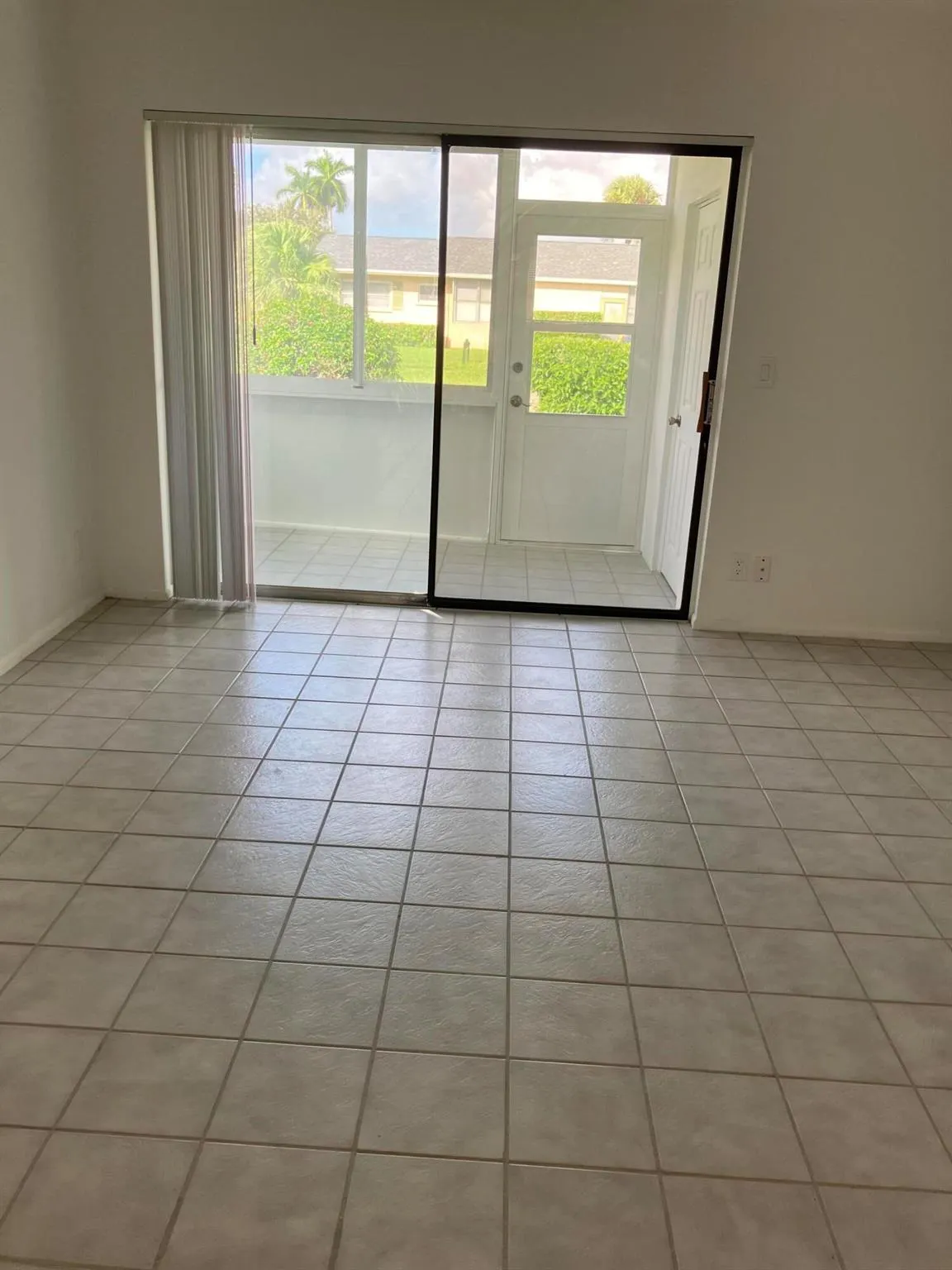 5263 Cresthaven Boulevard, #A
