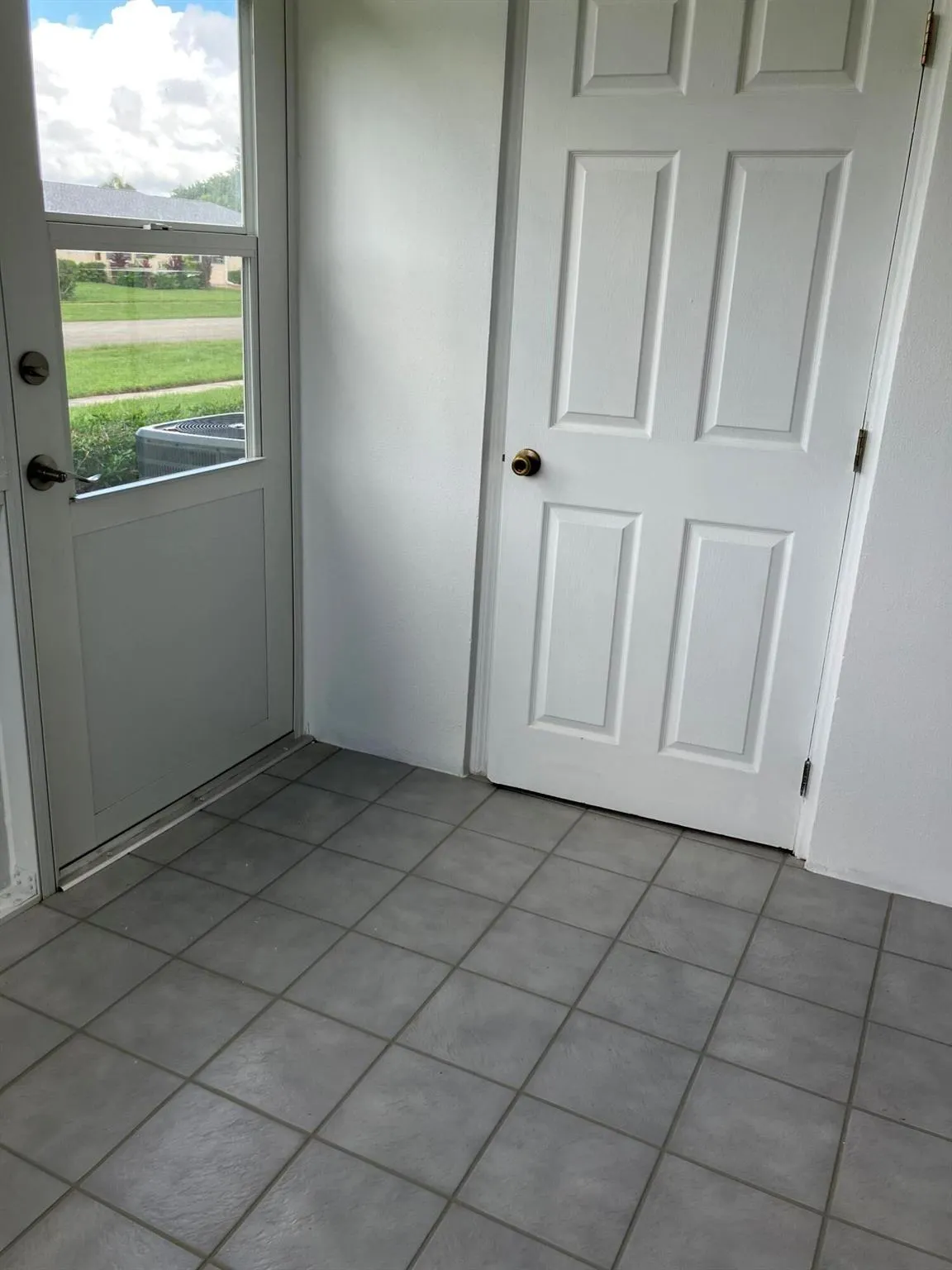 5263 Cresthaven Boulevard, #A