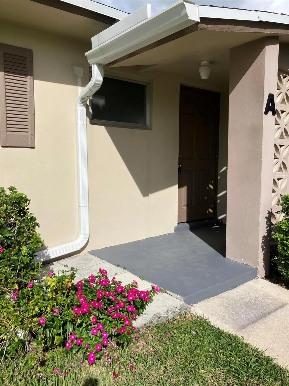 5263 Cresthaven Boulevard, #A