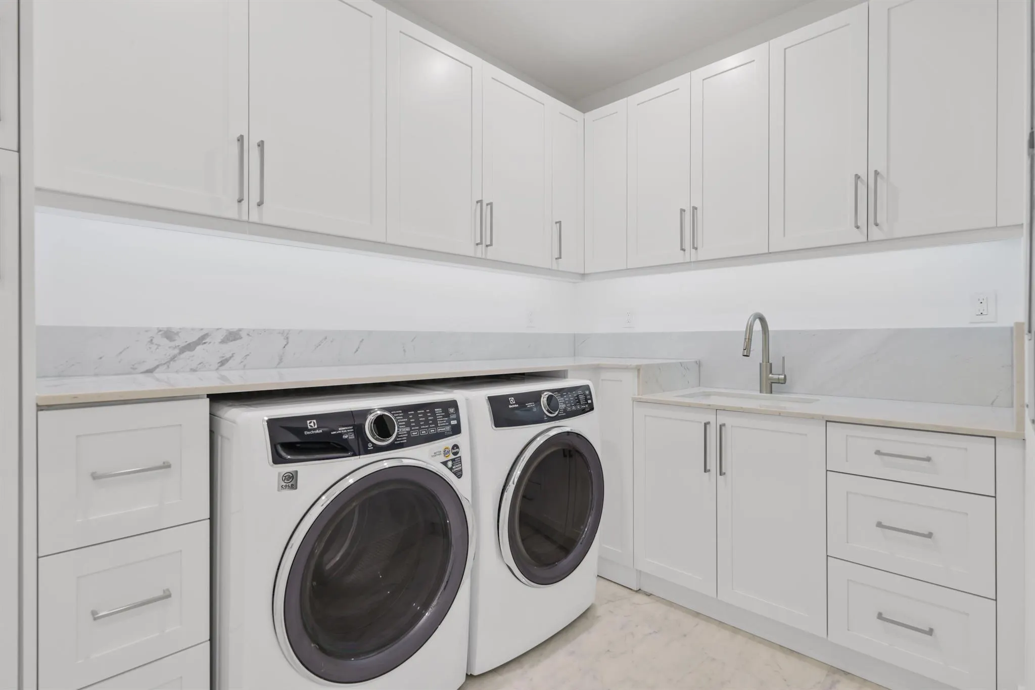 1211 Gulfstream Way