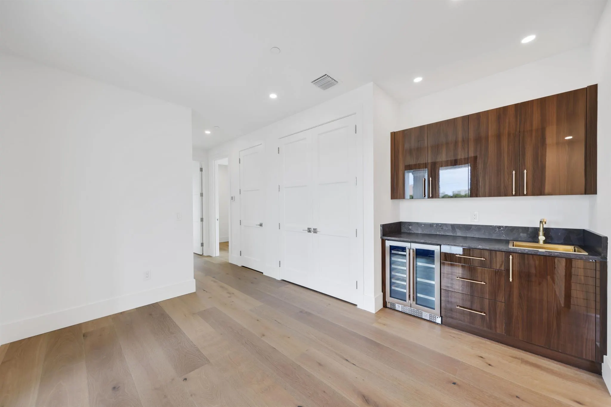 1211 Gulfstream Way