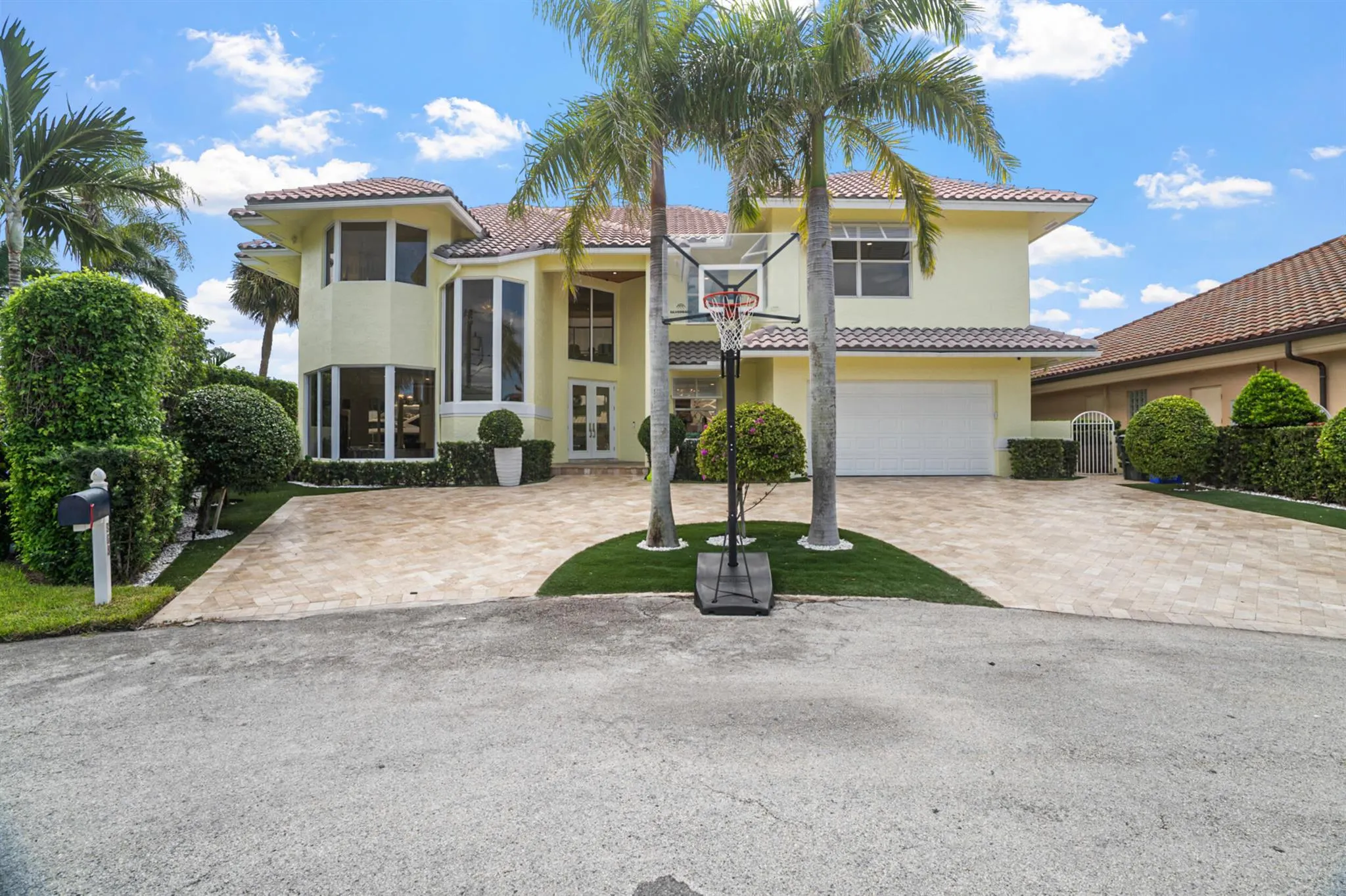 968 Hyacinth Drive