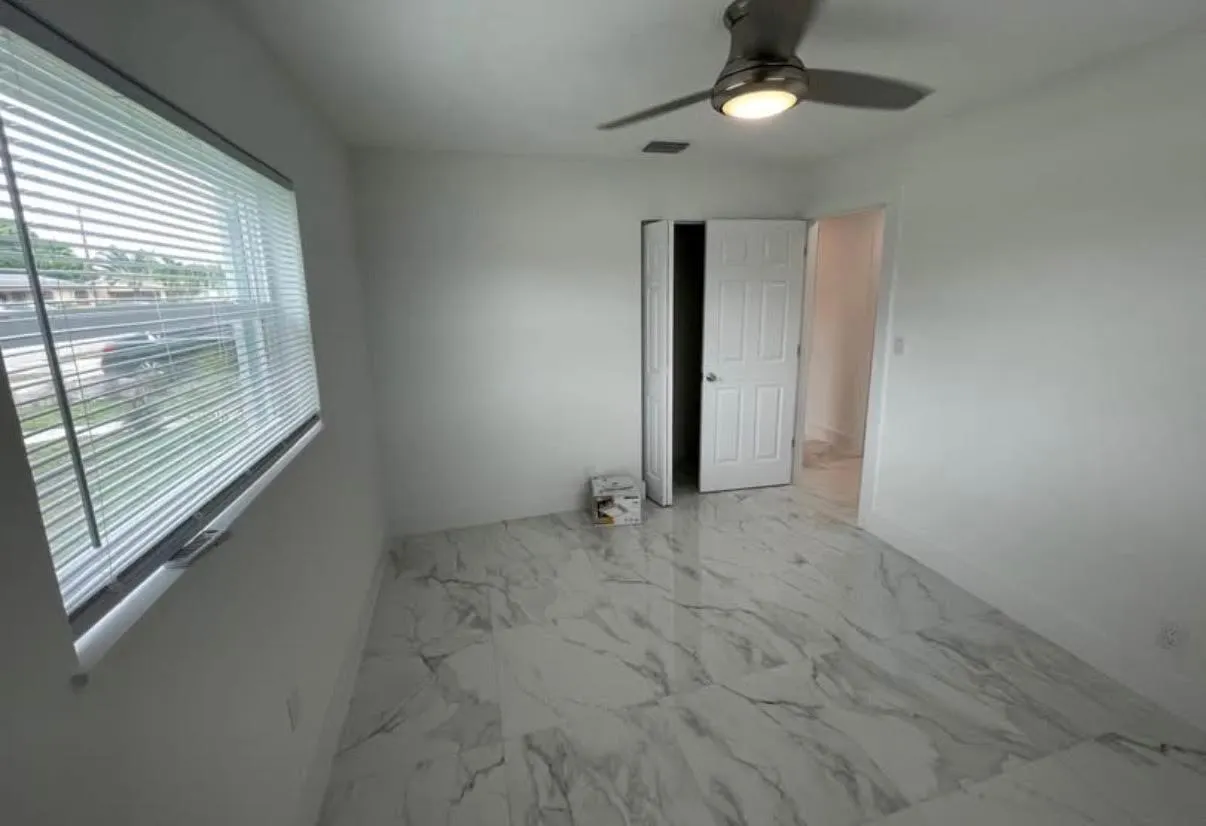 372 NW 4th Court