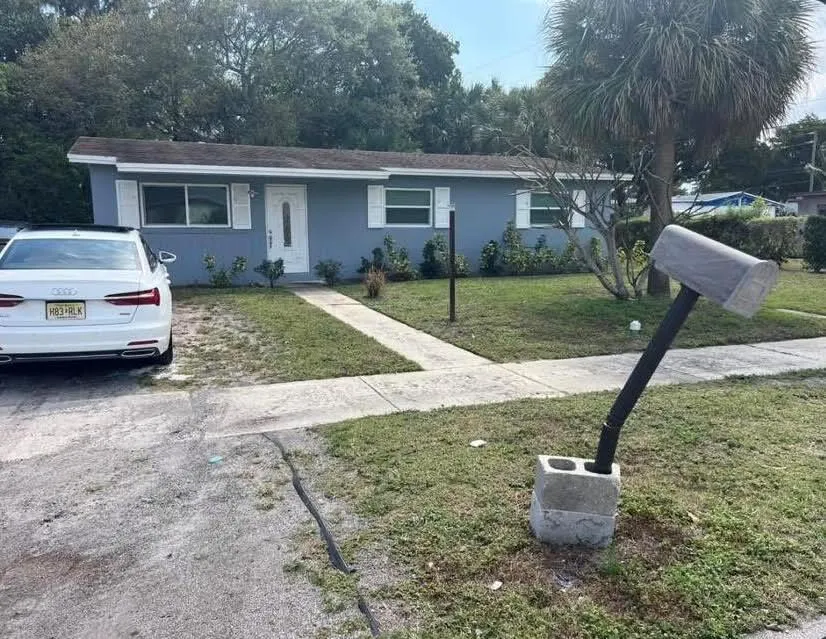 372 NW 4th Court