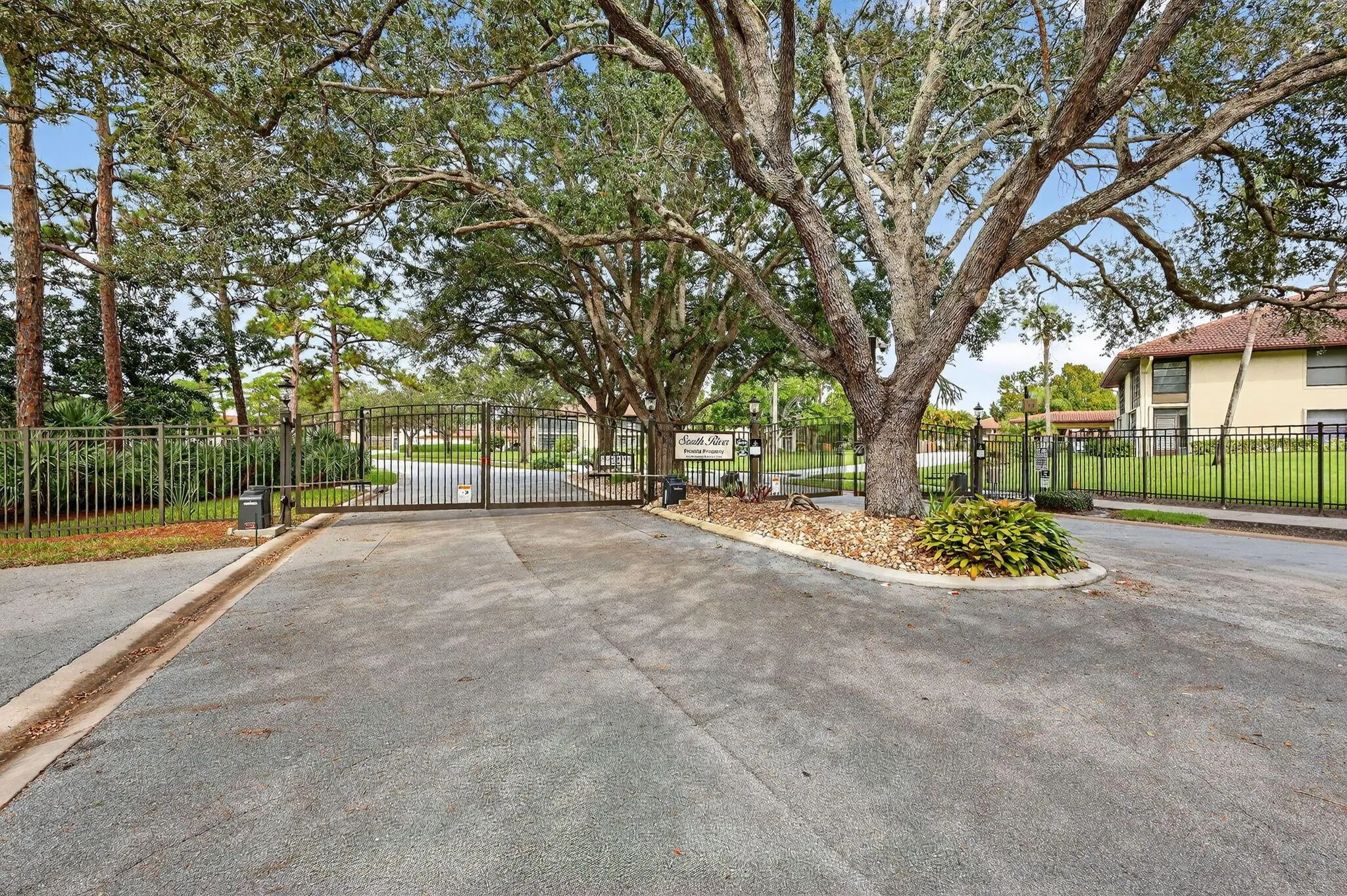 181 SW South River Drive, #106