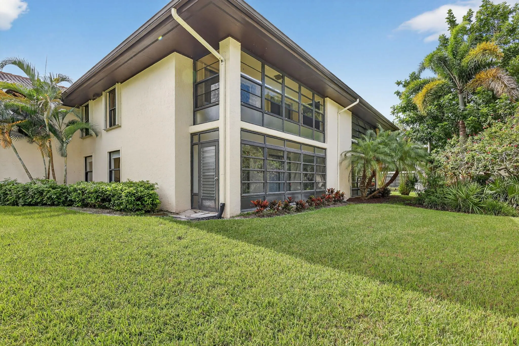 181 SW South River Drive, #106