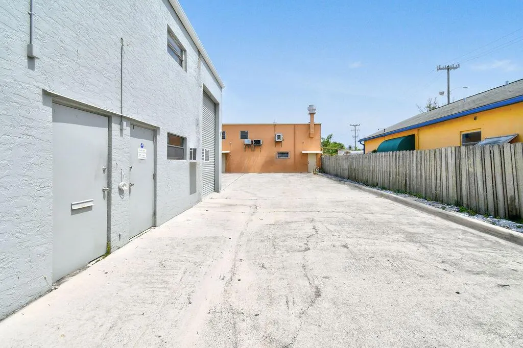 1200 Clare Avenue