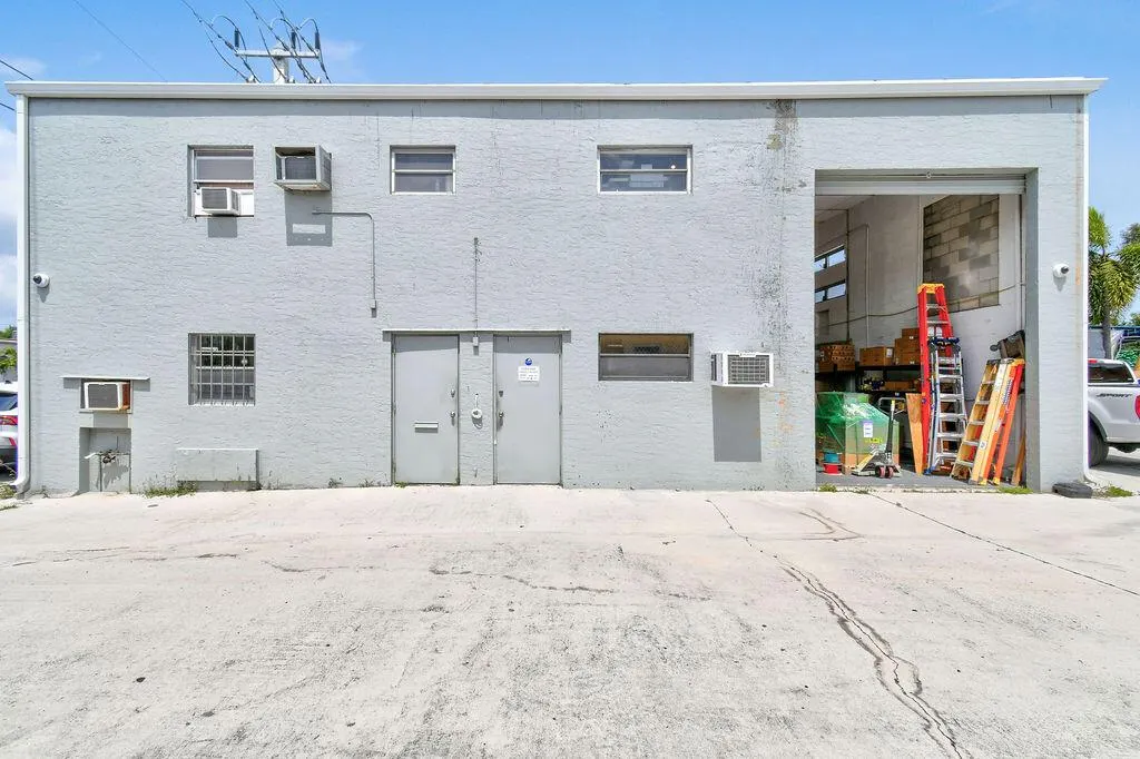1200 Clare Avenue