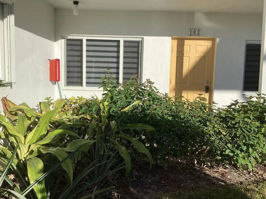 2920 Lake Osborne Drive, #103