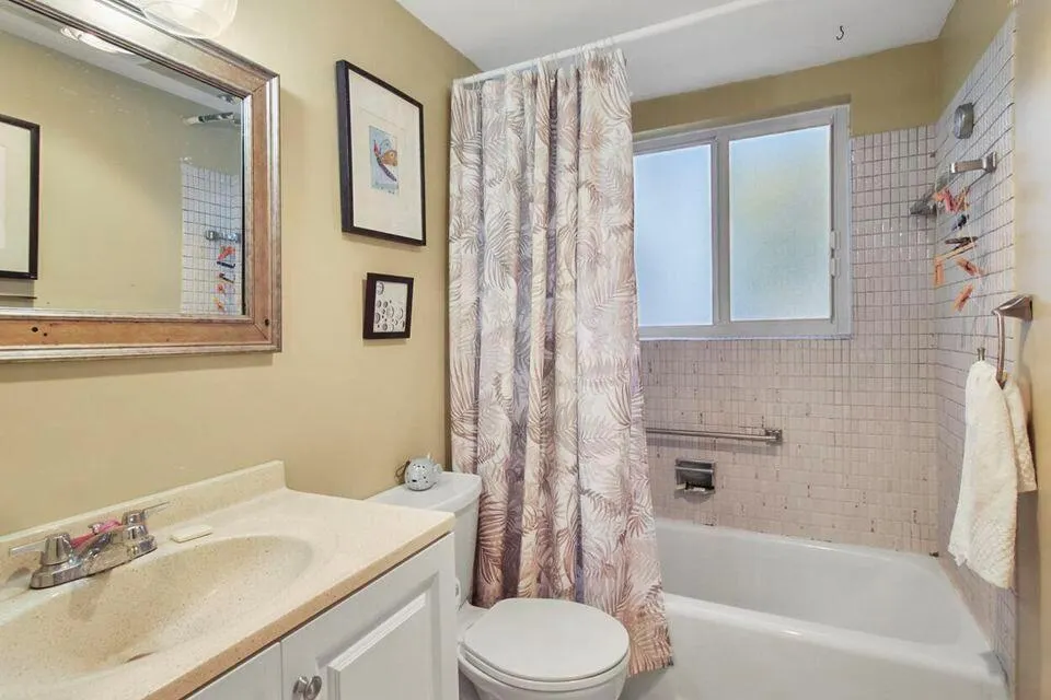 2920 Lake Osborne Drive, #103