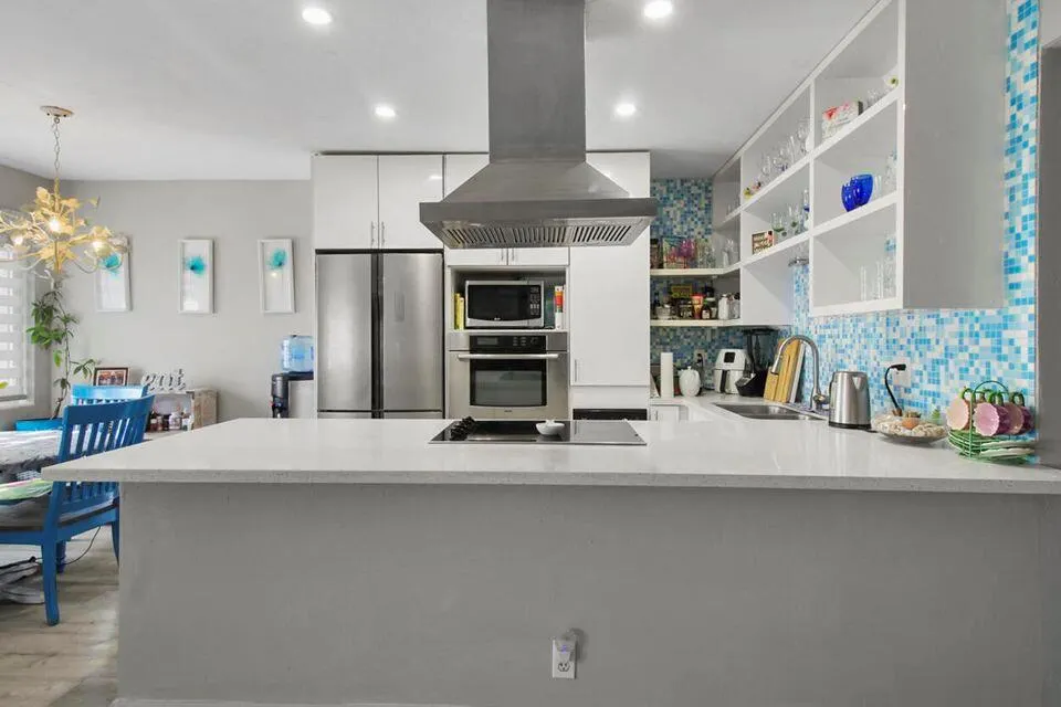 2920 Lake Osborne Drive, #103