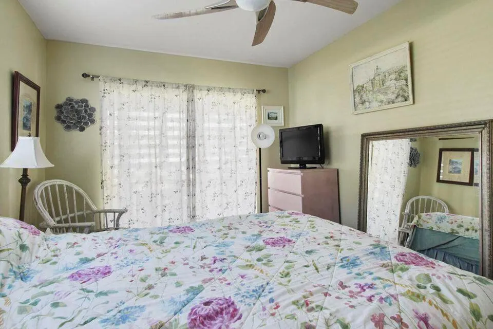 2920 Lake Osborne Drive, #103