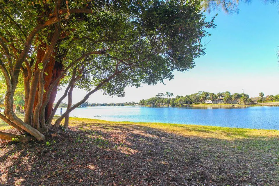 2920 Lake Osborne Drive, #103