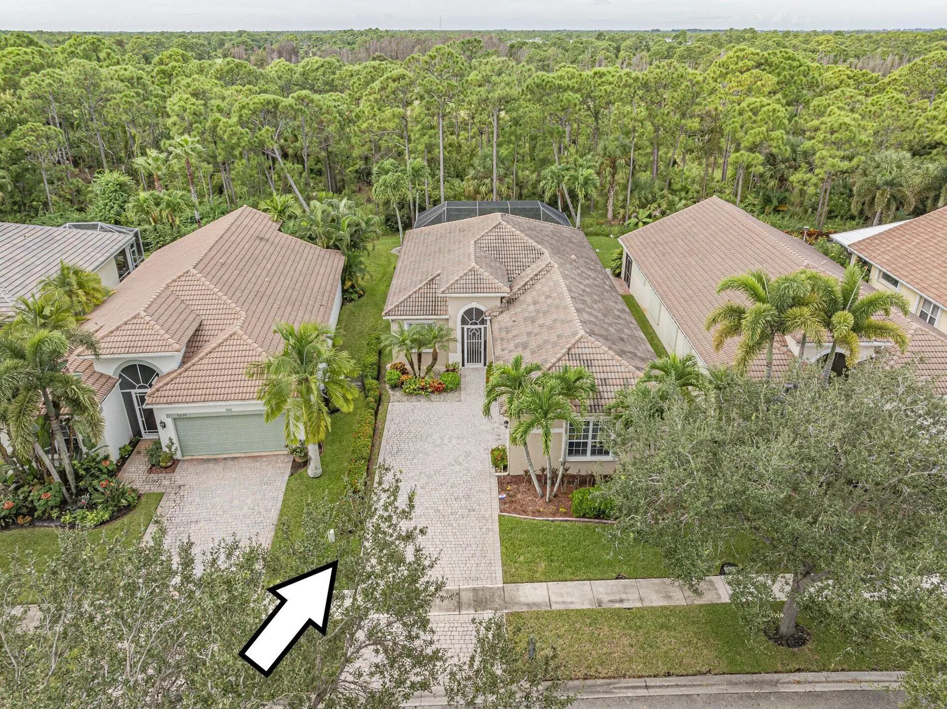 6871 SE Twin Oaks Circle