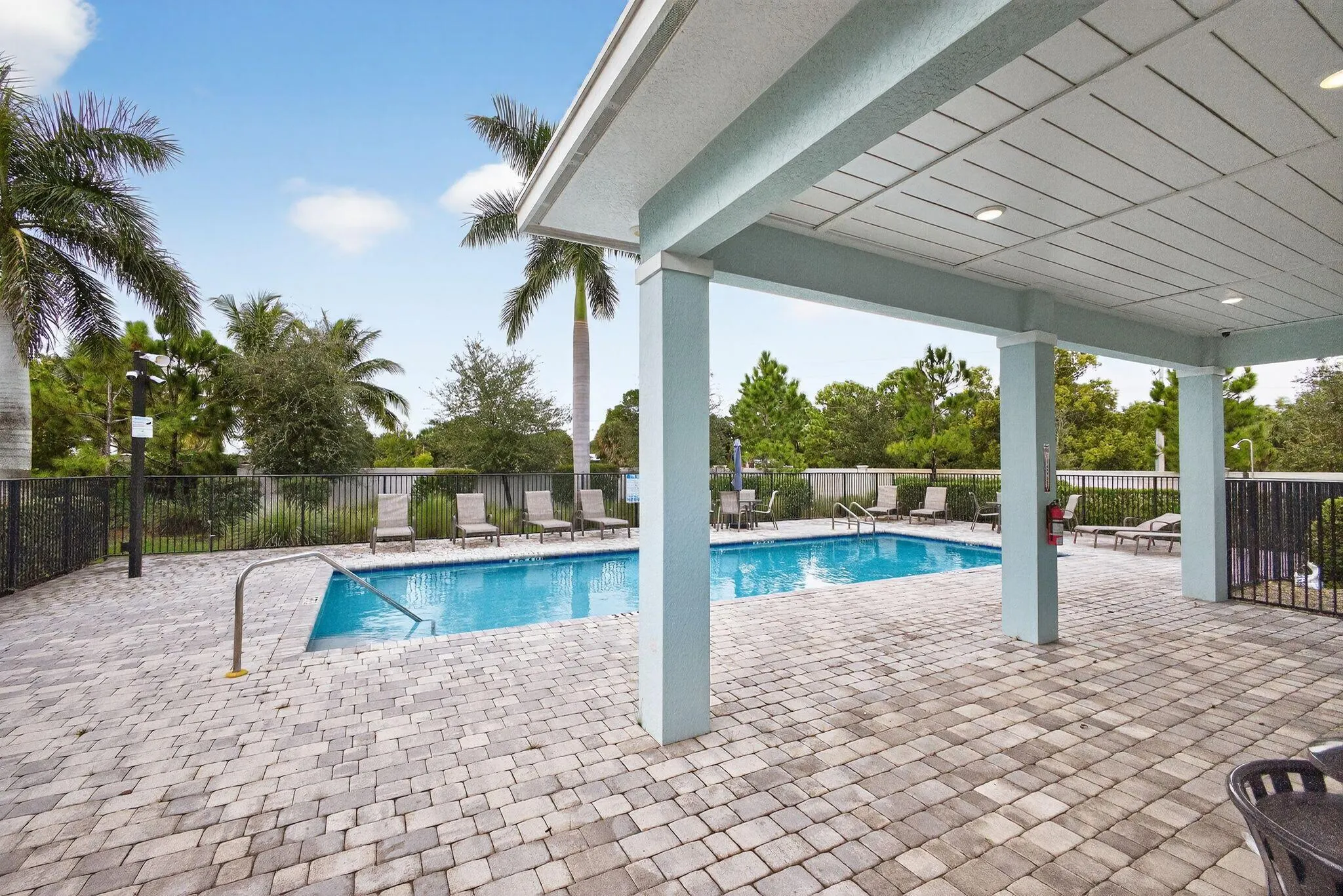 392 SE Sea Hunt Way