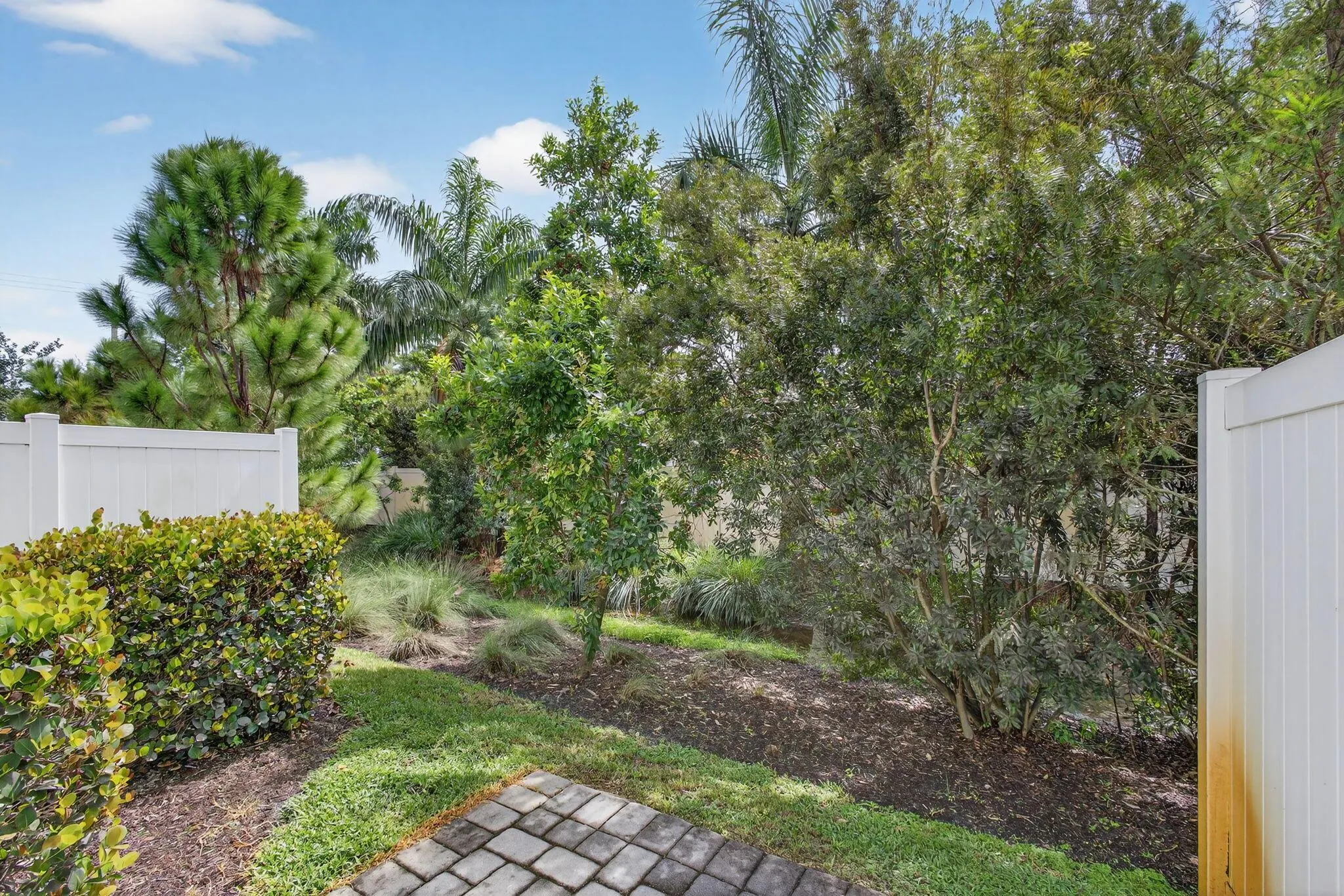 392 SE Sea Hunt Way