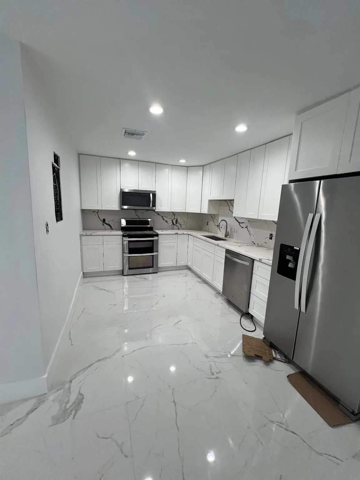 700 NW 3rd Avenue