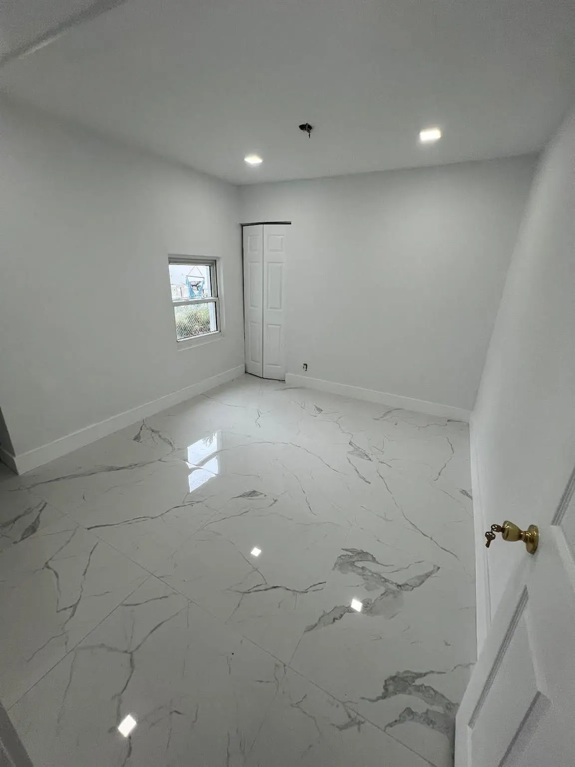 700 NW 3rd Avenue