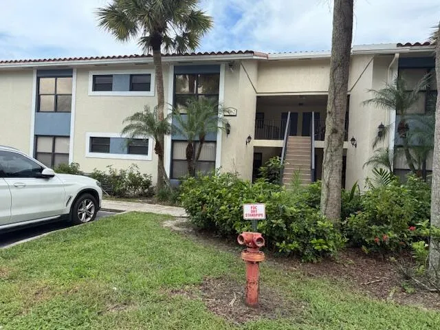 1562 Lake Crystal Drive, #E