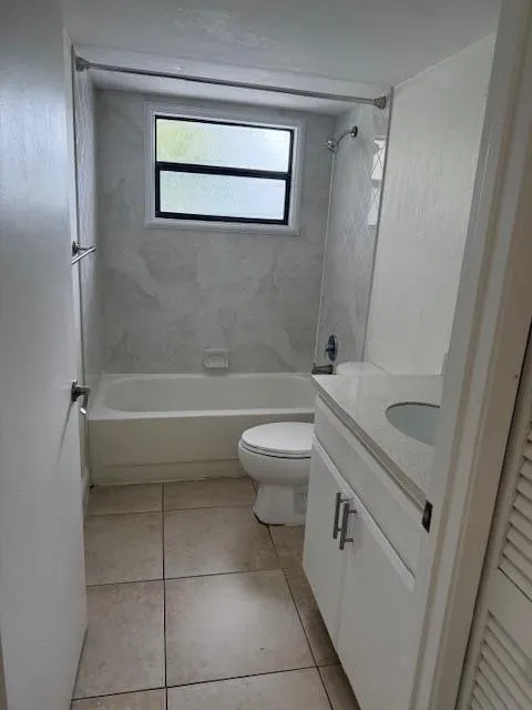 1562 Lake Crystal Drive, #E