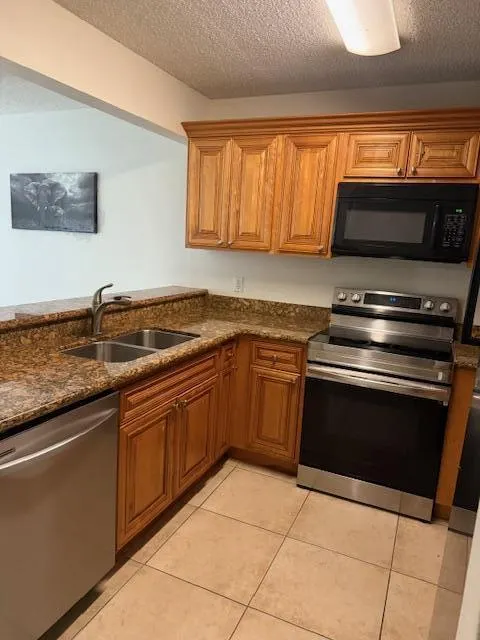 1562 Lake Crystal Drive, #E