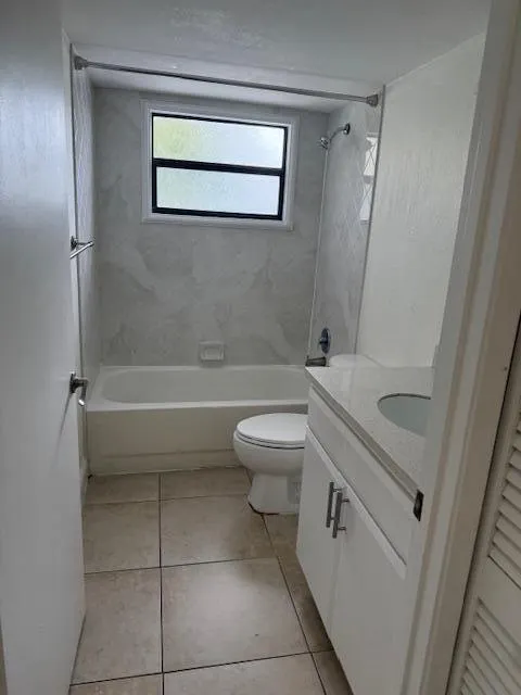 1562 Lake Crystal Drive, #E