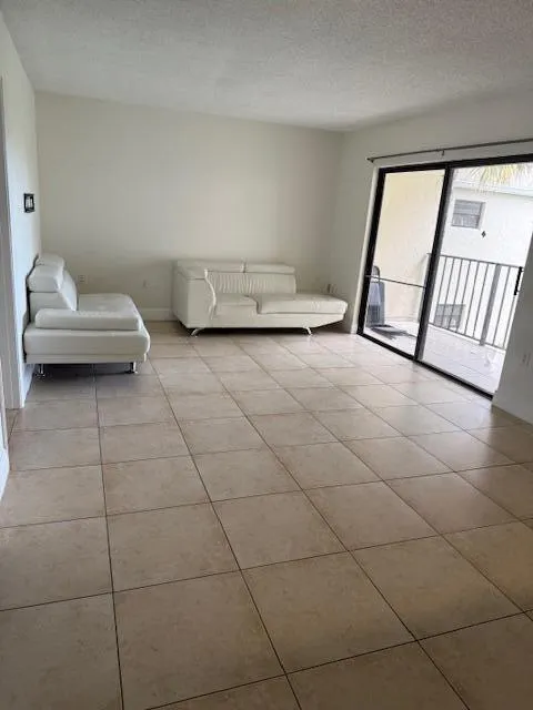 1562 Lake Crystal Drive, #E