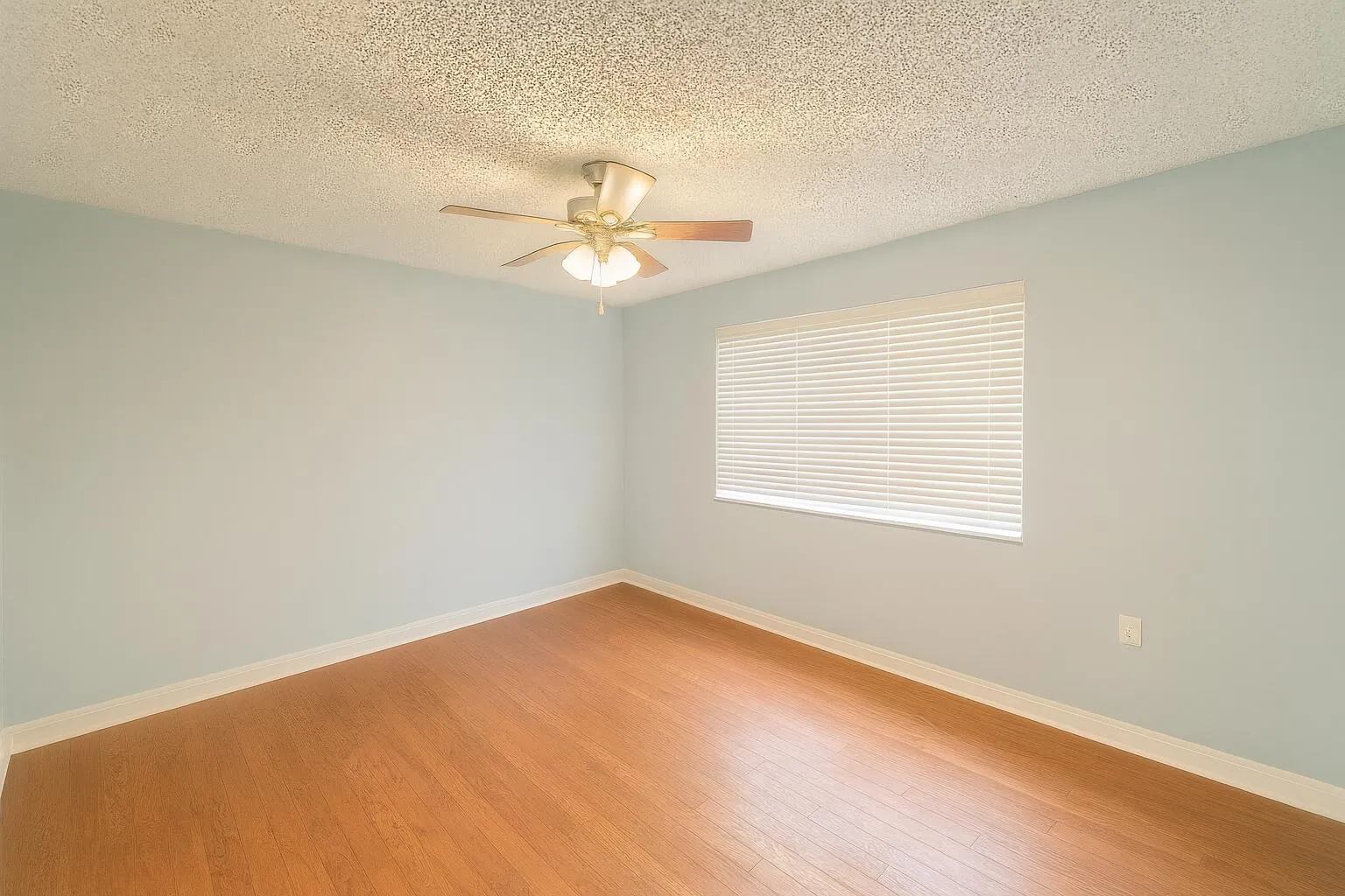 4174 Inverrary Drive, #102