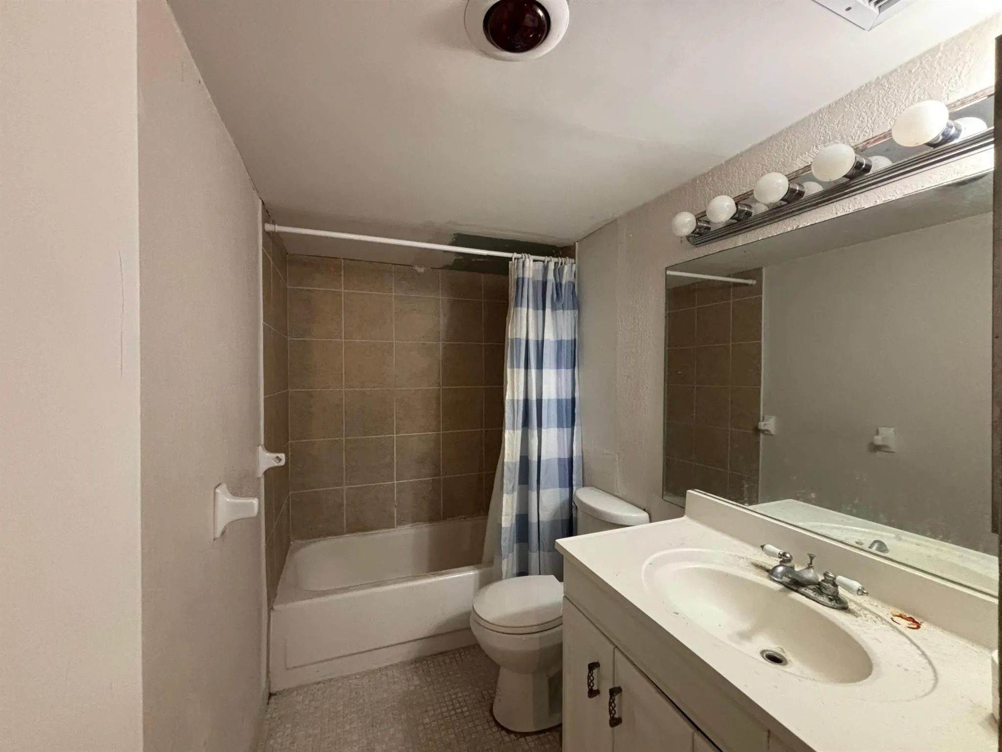 4174 Inverrary Drive, #102