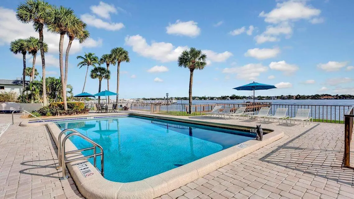 1202 S Lake Drive, #501