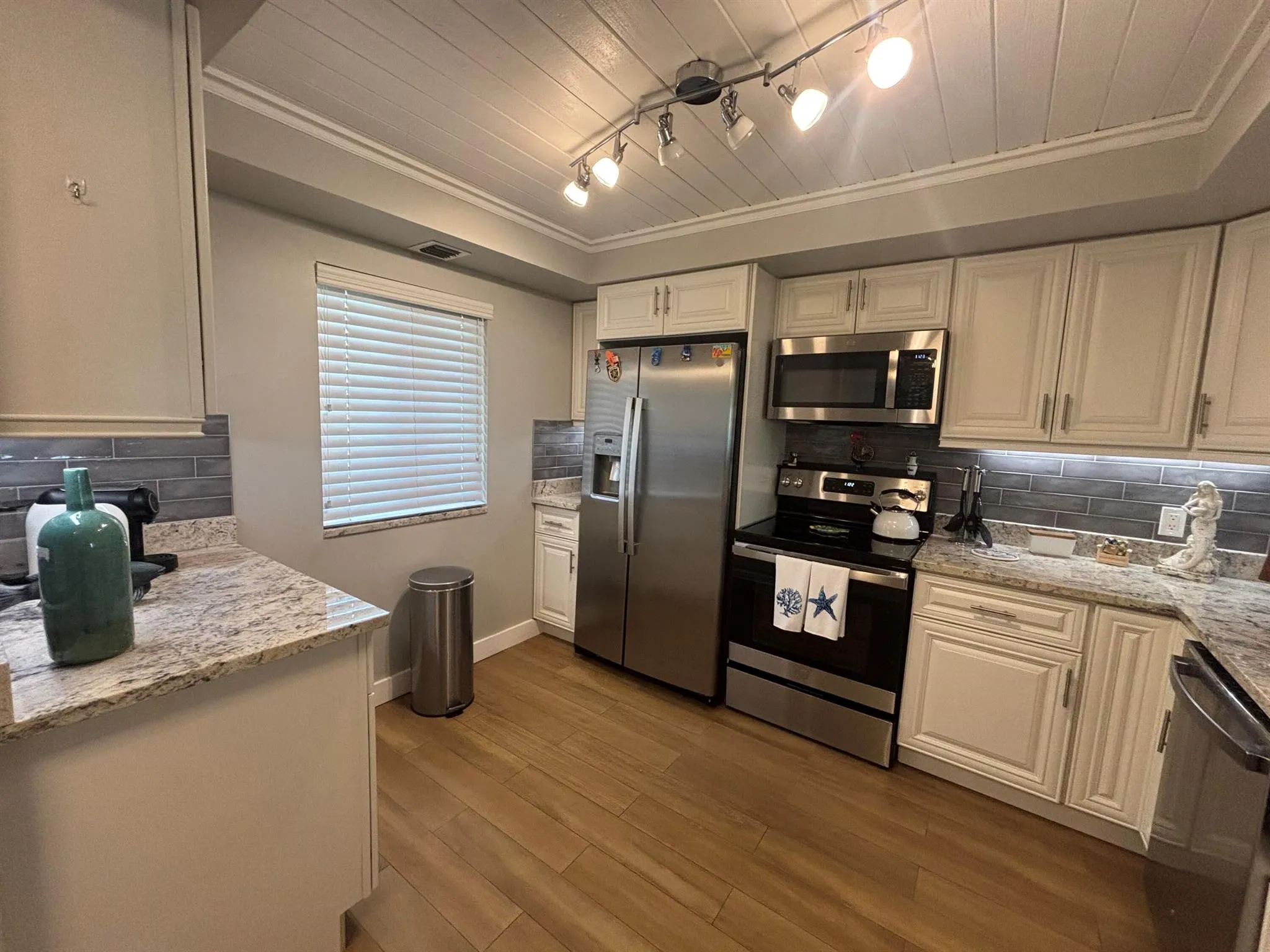 1202 S Lake Drive, #501