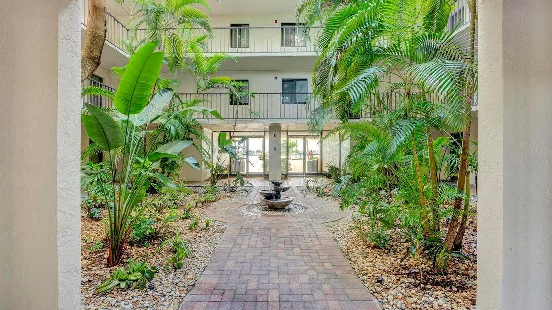 1202 S Lake Drive, #501
