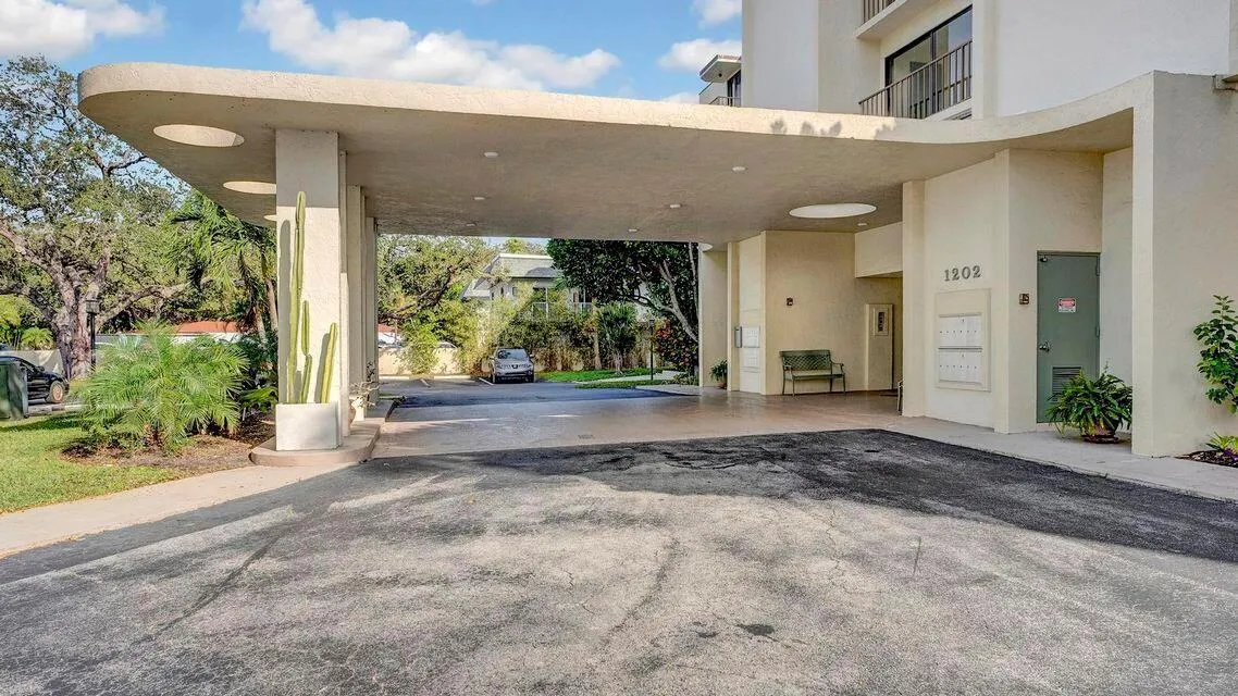 1202 S Lake Drive, #501