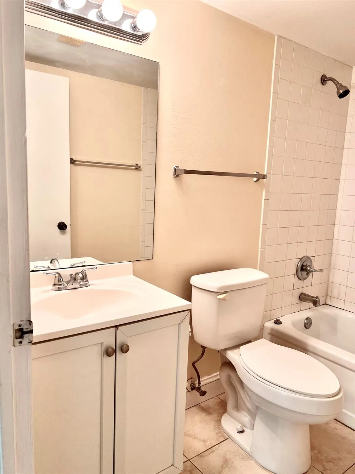 2000 N Congress Avenue, #206
