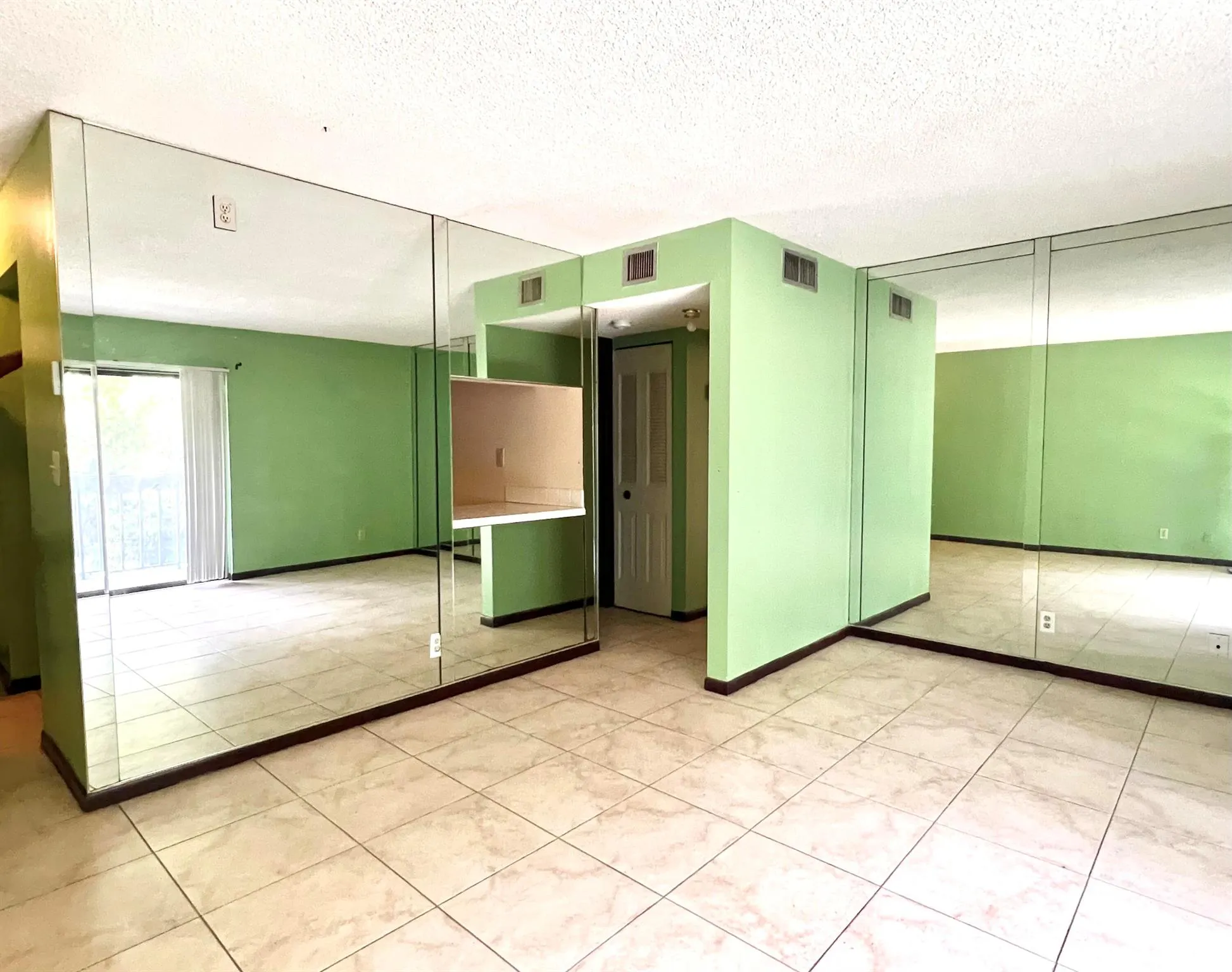 2000 N Congress Avenue, #206