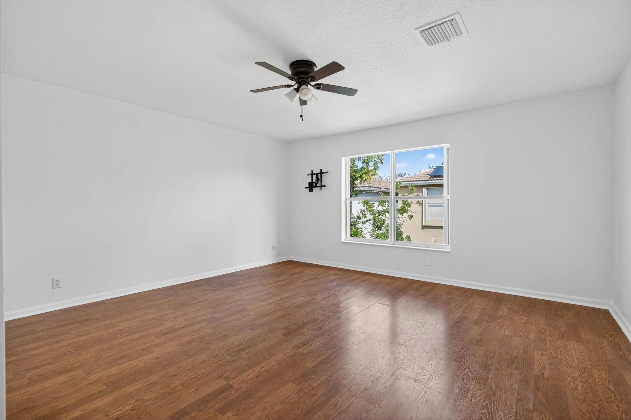 4083 Lake Tahoe Circle