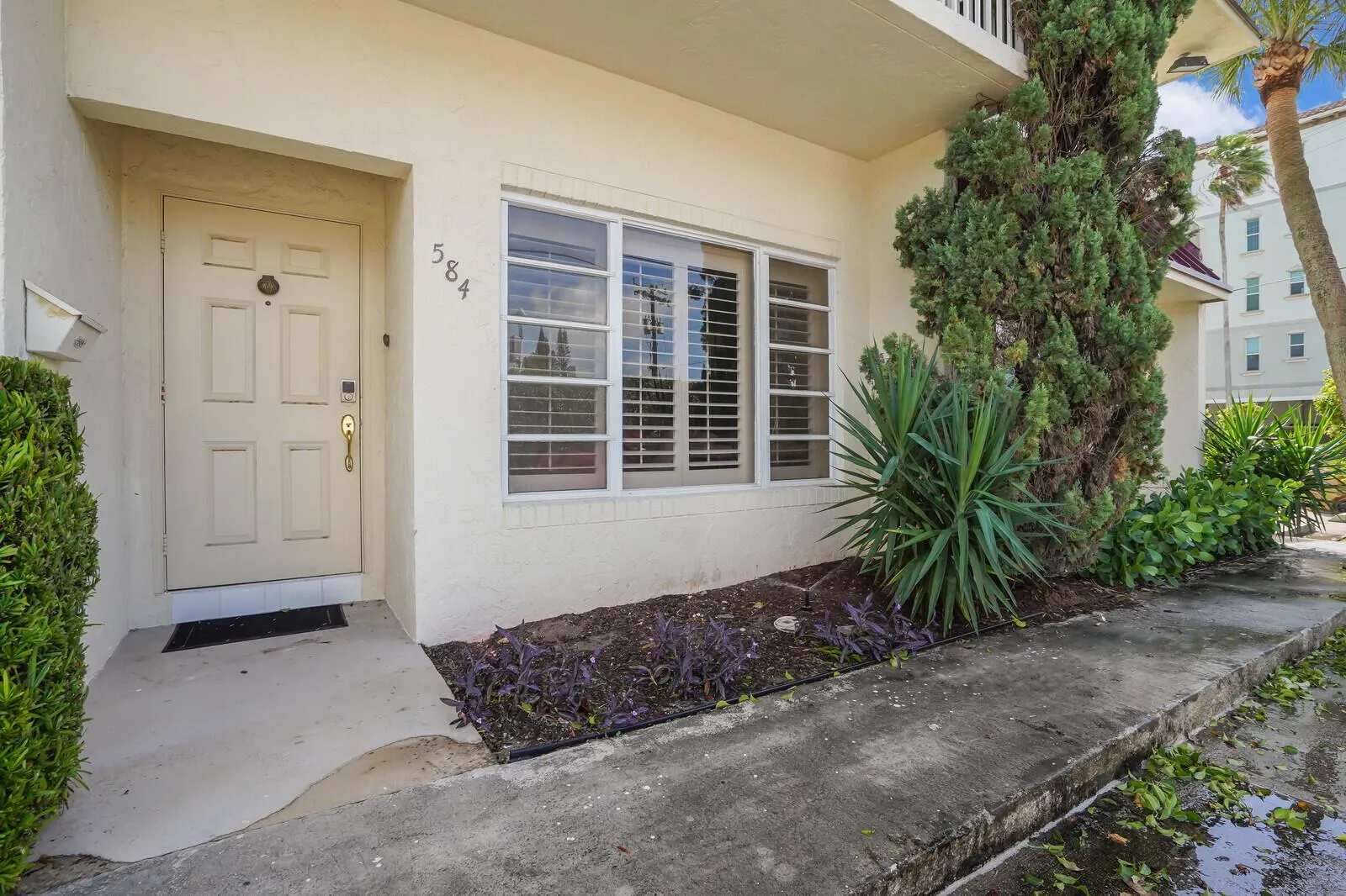 584 SE 20th Avenue, #2