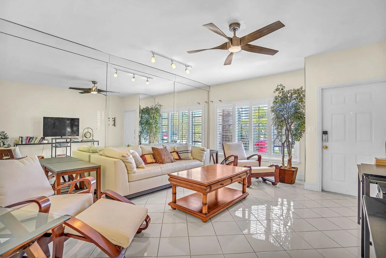 584 SE 20th Avenue, #2