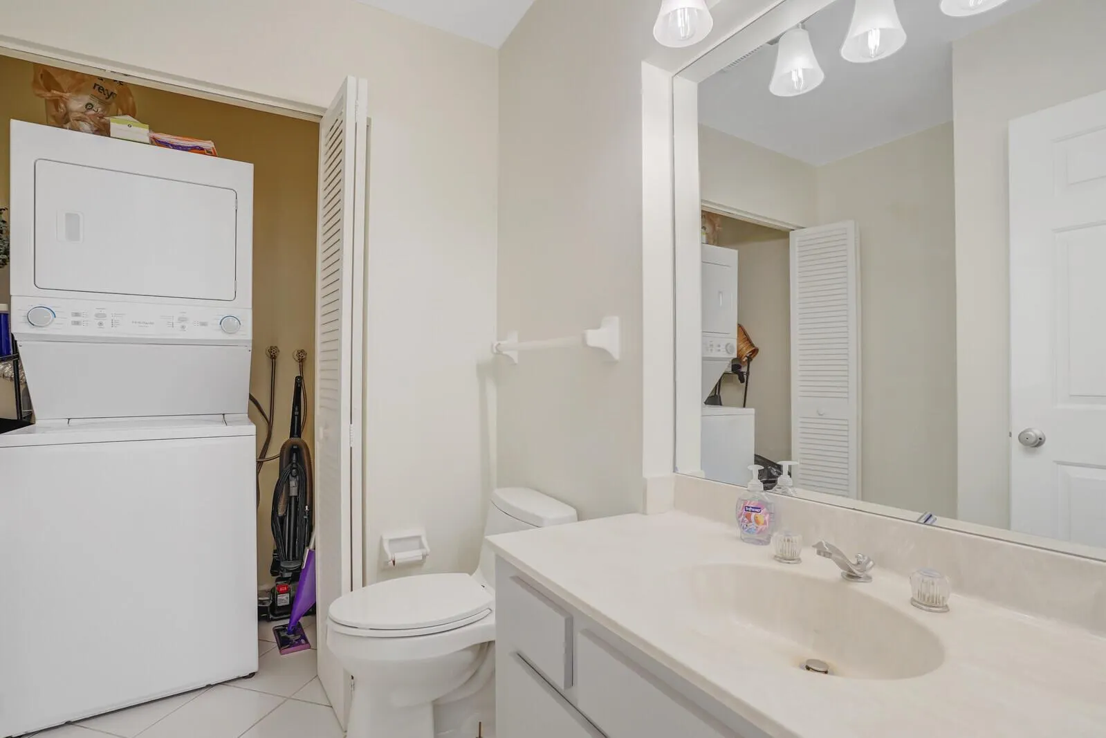 584 SE 20th Avenue, #2