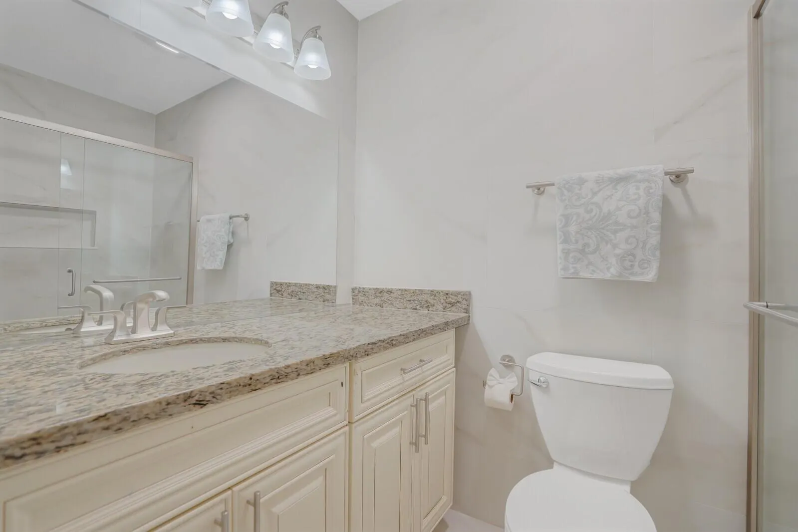 584 SE 20th Avenue, #2
