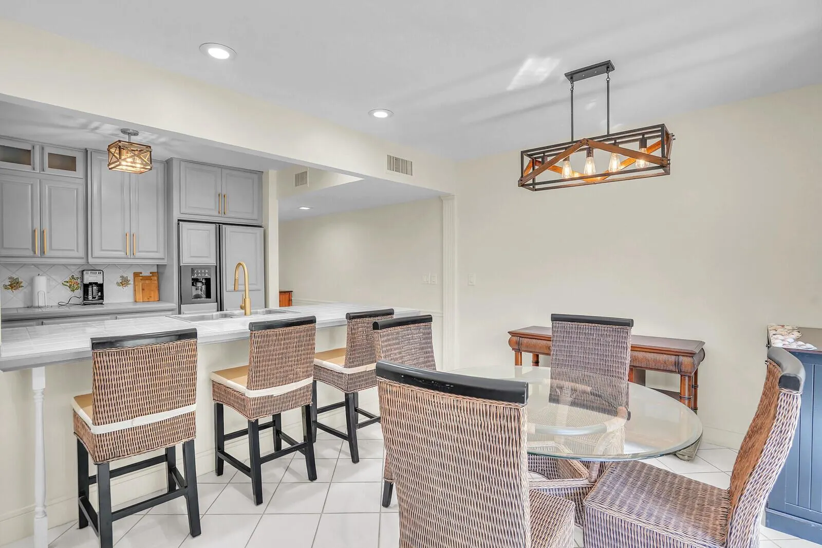 584 SE 20th Avenue, #2