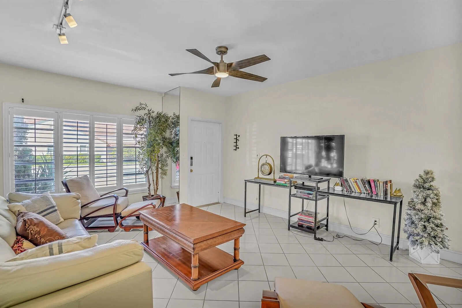 584 SE 20th Avenue, #2