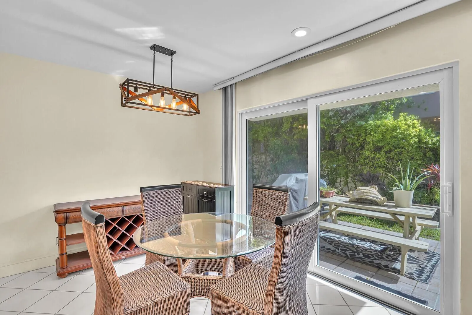 584 SE 20th Avenue, #2
