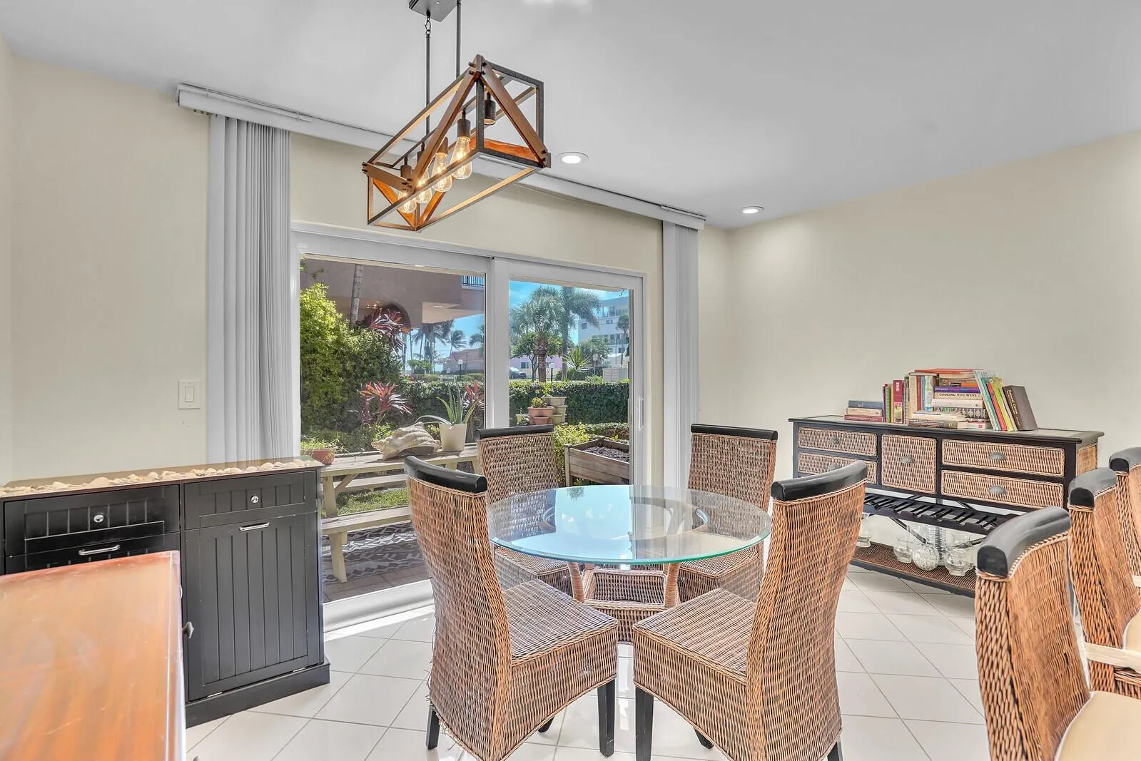 584 SE 20th Avenue, #2